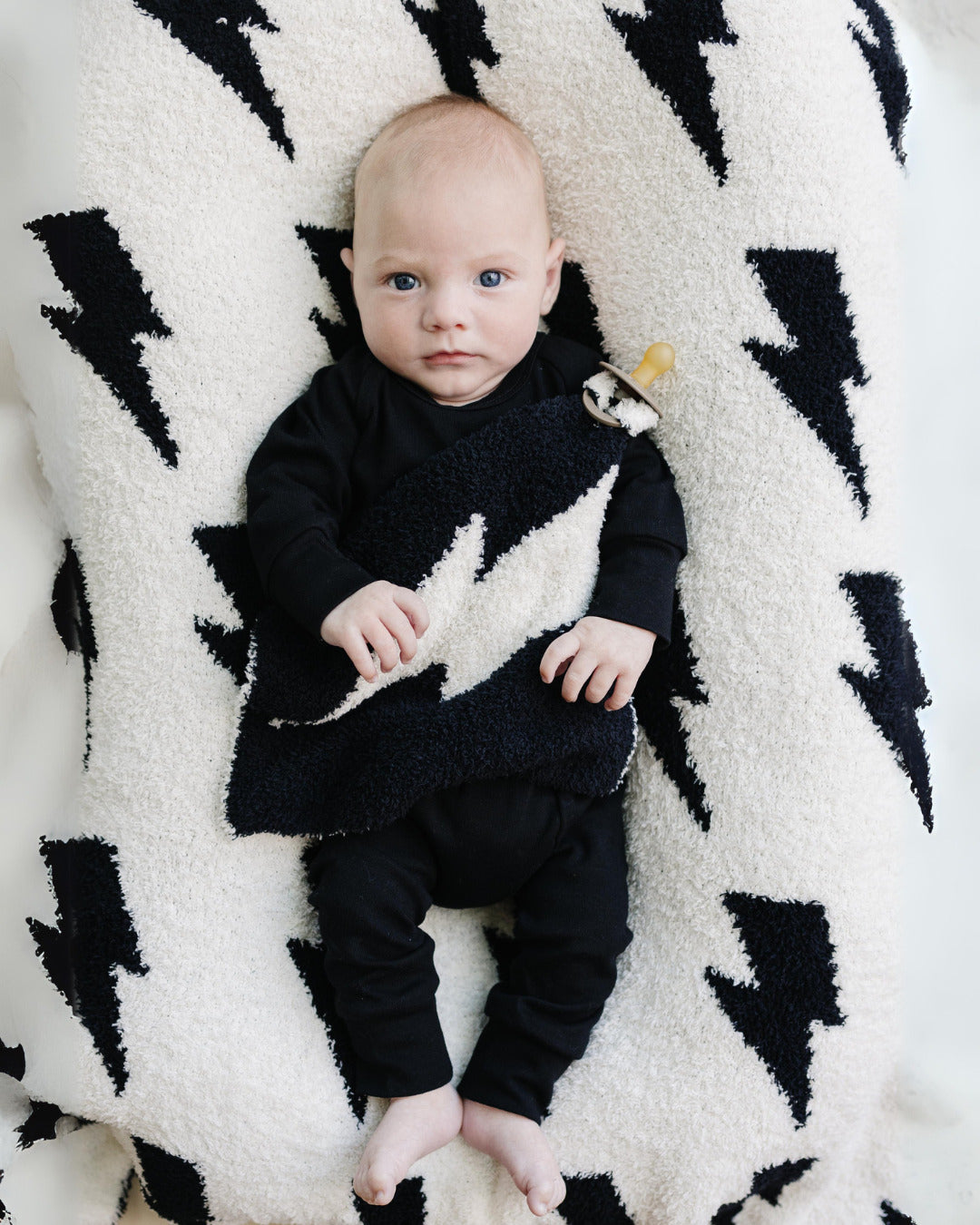 Lightning Bolt Fuzzy Blanket | Black