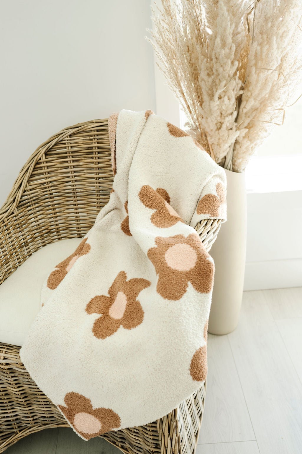 Daisy Plush Blanket - Caramel and Pink