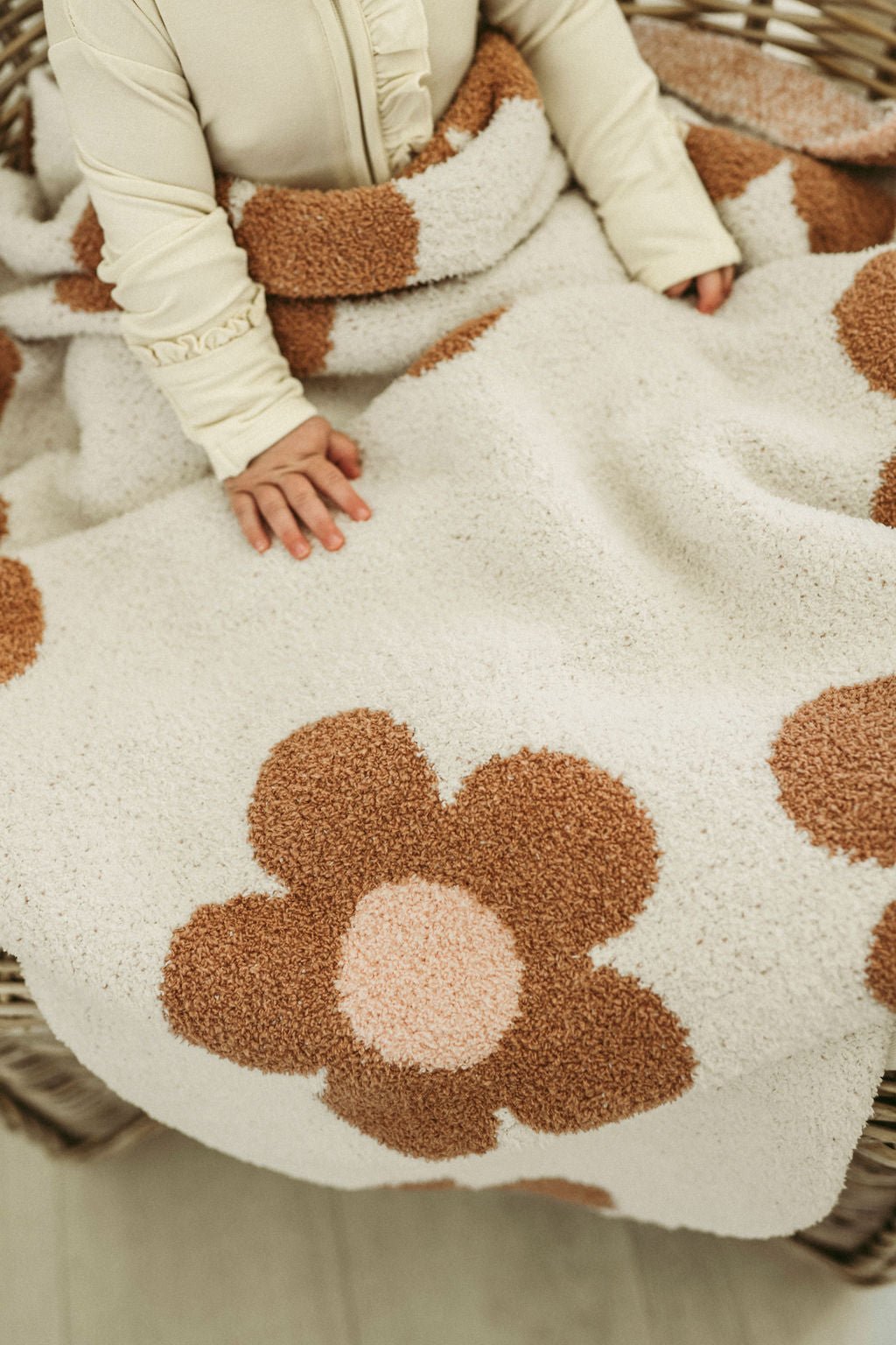 Daisy Plush Blanket - Caramel and Pink