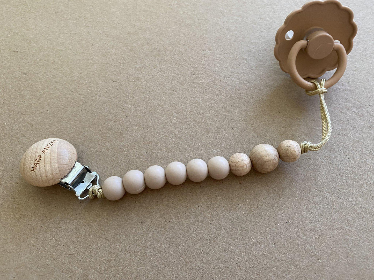 Pacifier Clip Harper (Tan)